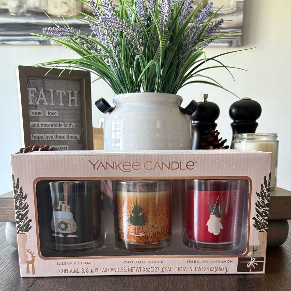 Yankee Candle Holiday Pillar Candles Gift Set (3 Candles - 8oz each)